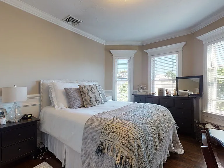 539 E 7th St #3 — Photo 12