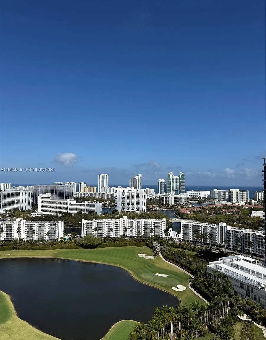 Duo Condominium East — Photo 1