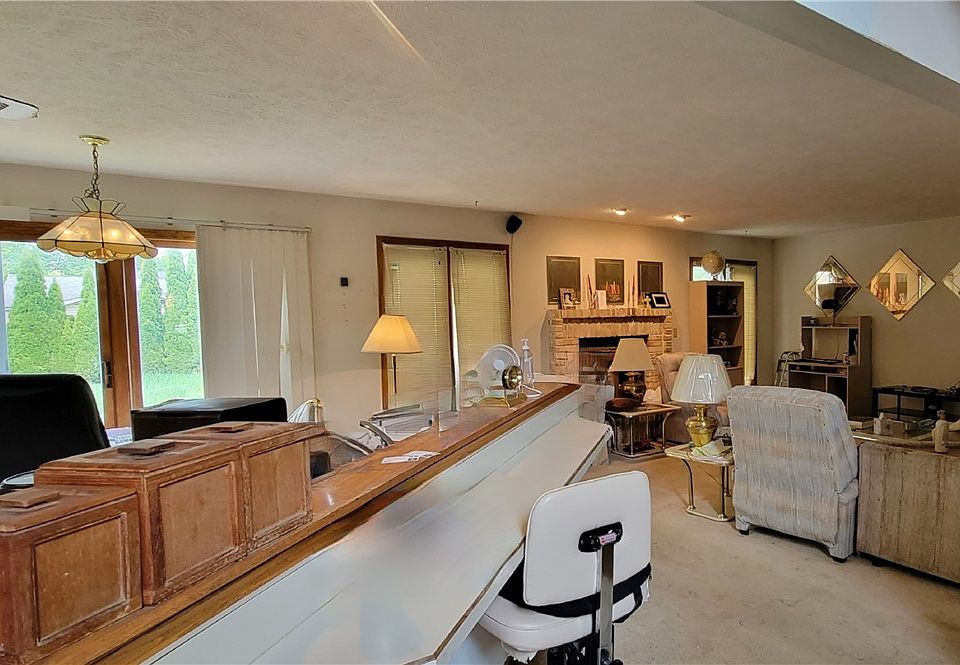 2nd image of 1072 Valley Creek Dr