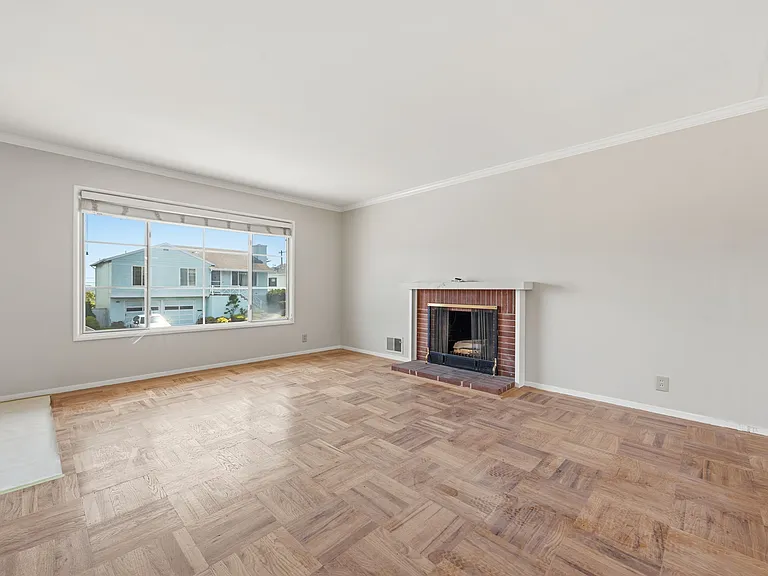 435 Alhambra Rd — Photo 3