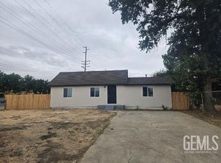 1071 S Elm St, Pixley, CA 93256