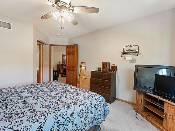 3rd image of 887 N Cumberland Ln