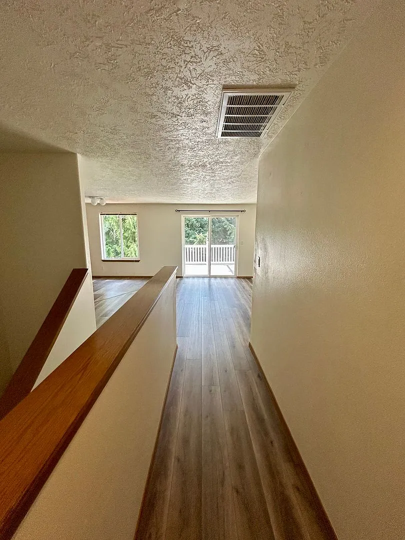 Newly Remodeled Three-Bedroom Two-Story Duplex- South Salem — Photo 3