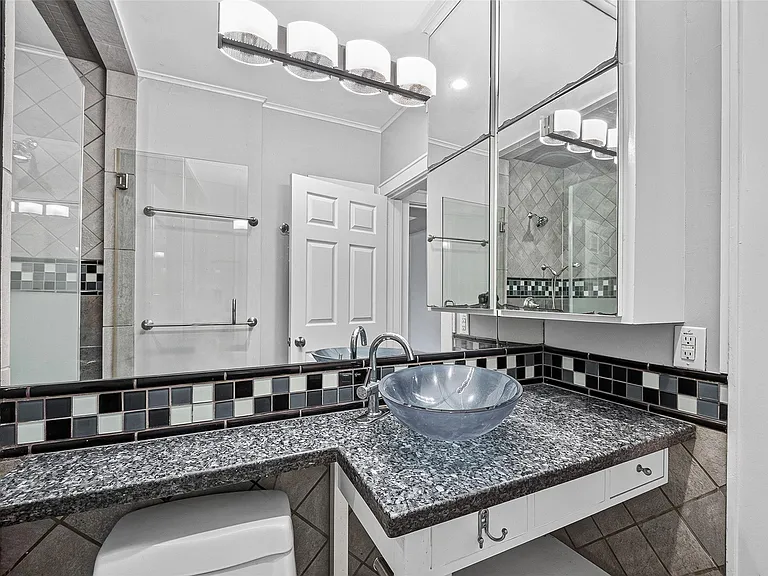 1758 Hawthorne St #1 — Photo 22