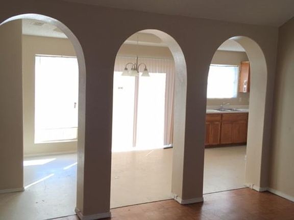3rd image of 2747 Normandy St