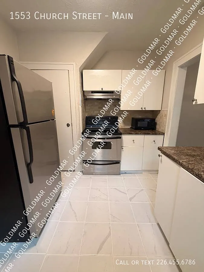 All Inclusive - main floor of house - Available now! — Photo 2