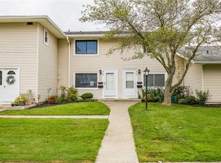 916 Eastbrooke Ln, Rochester, NY 14618