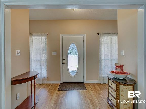 5th image of 21871 Cedar Ln