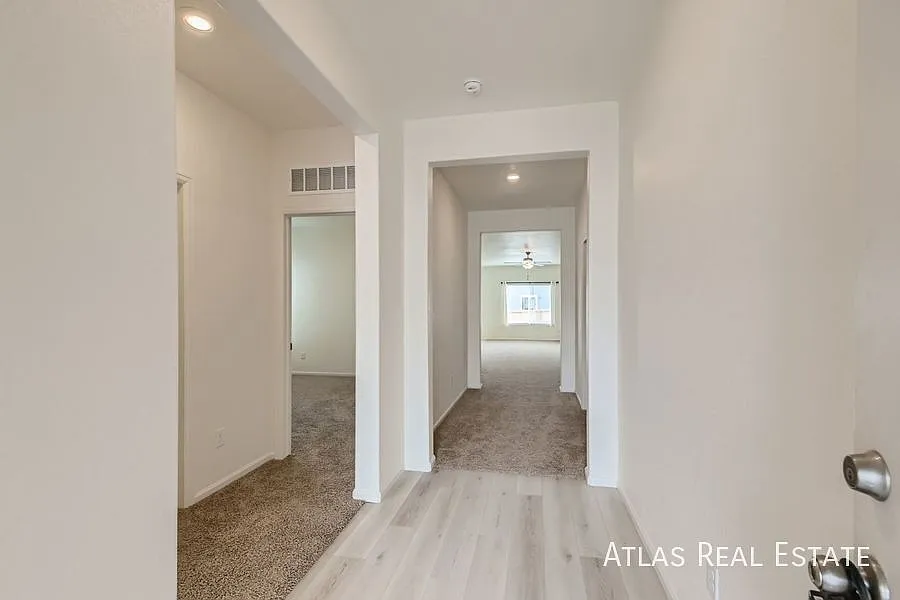 Bright 3bd/2ba Ranch In Desirable Hidden Valley Neighborhood — Photo 4