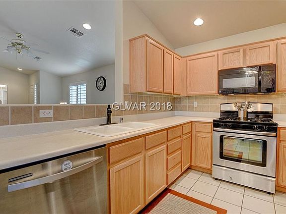 4th image of 430 Waterbrook Dr