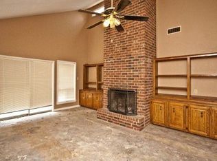 2302 Windsor Dr, Bryan, TX 77802