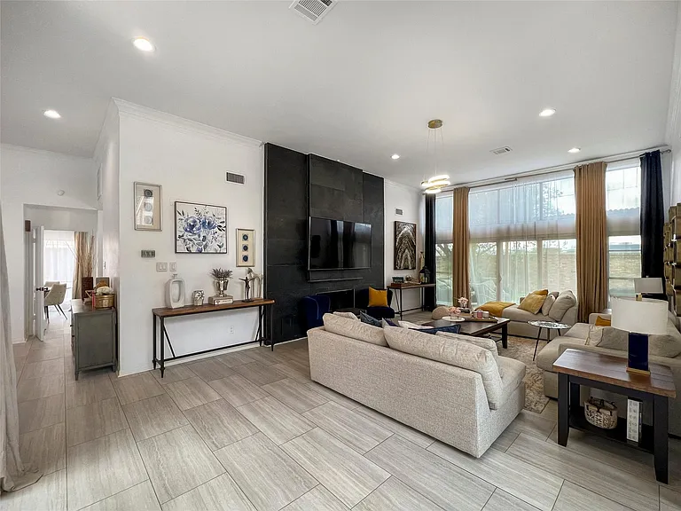 2358 Binley Dr — Photo 10