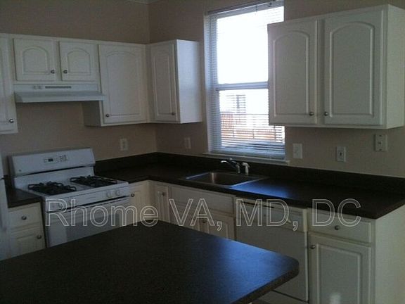 4th image of 21795 Dragons Green Sq