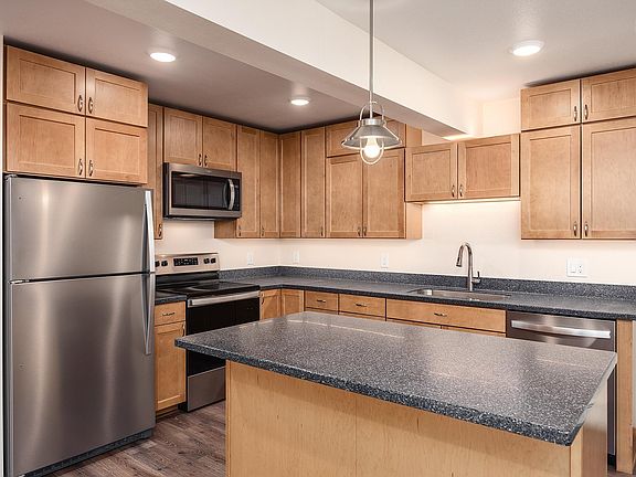 4th image of 102 Maple Dr