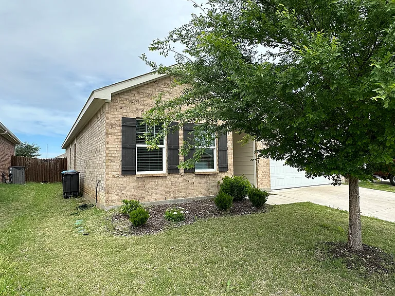 1604 Shadow Hawk Dr — Photo 3