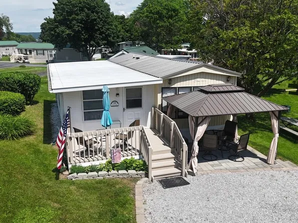 33 Island Circle, South Hero, VT 05486