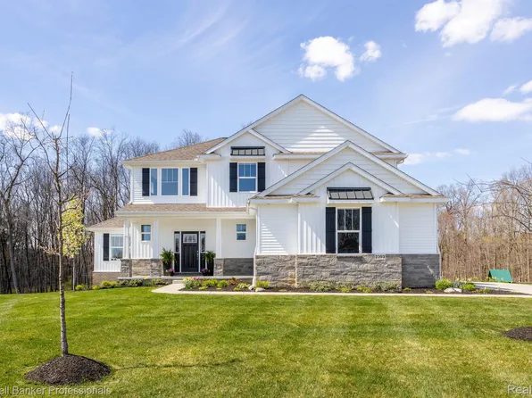 2393 Torrey Pine Ct, Howell, MI 48855