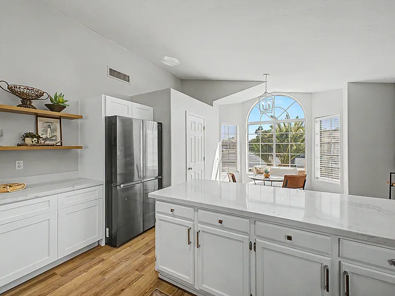 143 N Danyell Ct — Photo 9