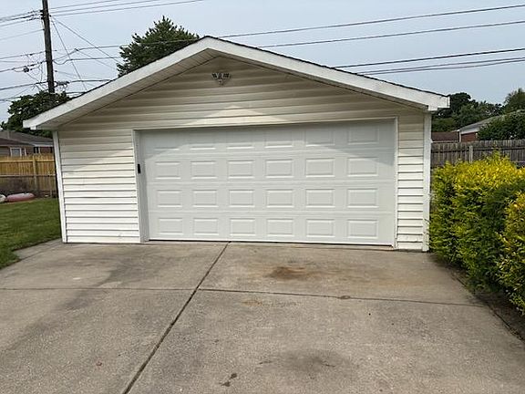 2nd image of 221 Radcliff St