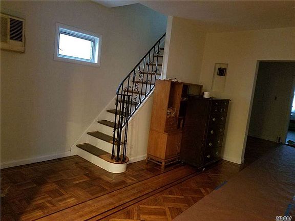 4th image of 10431 93rd Ave
