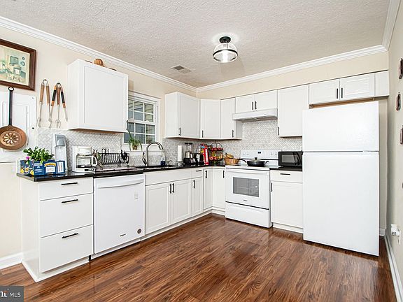 2nd image of 8600 Ashby Ct