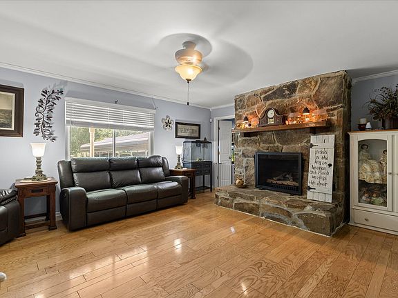 2nd image of 1608 Wildwood Trl