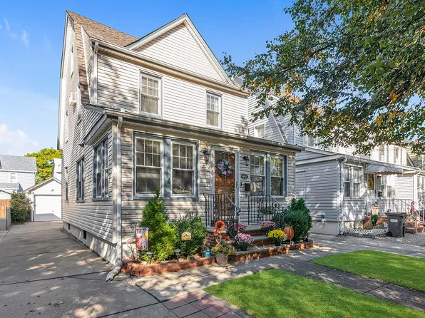 8832 241st St, Bellerose, NY 11426