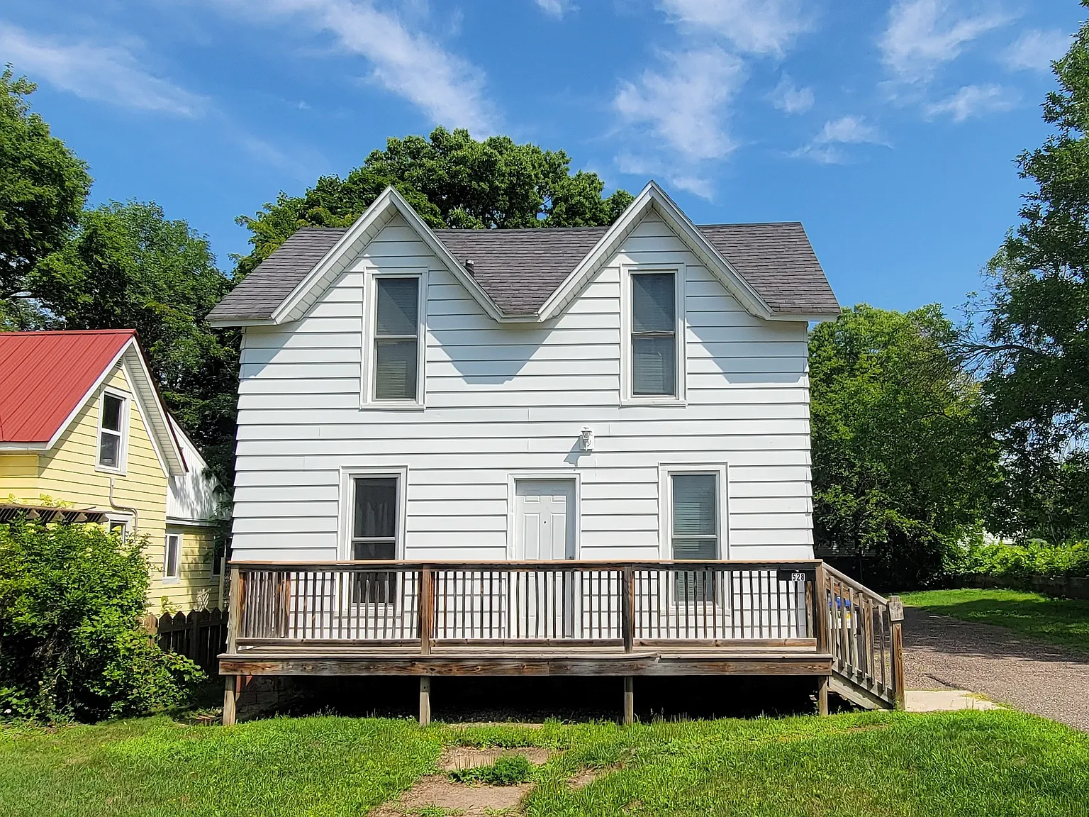4 bed, $1,760 — Photo 1