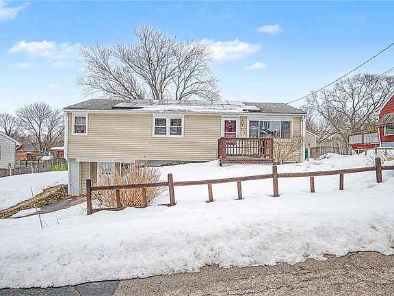 3rd image of 374 Thibeault Ave