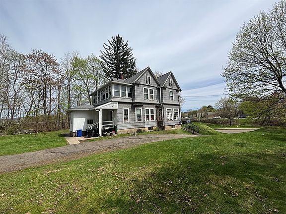 3rd image of 762 Riverside Dr