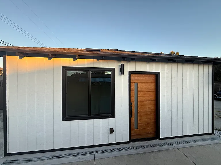 1012 W Vesta St #B — Photo 1