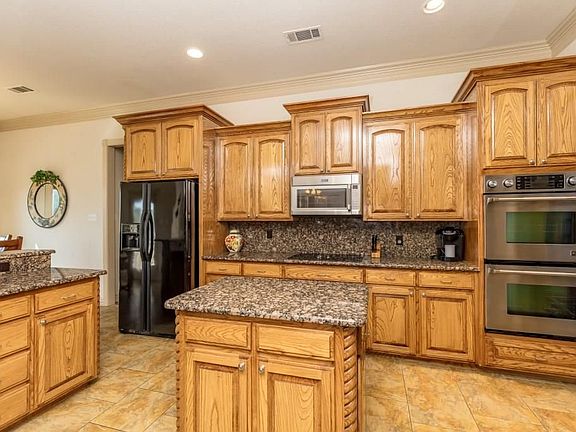 5th image of 101 Branch Hollow Ln