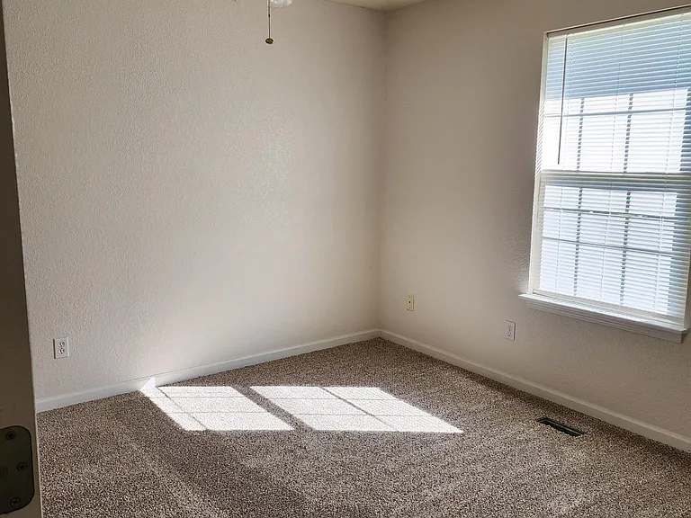 2681 E Oakbrook Dr — Photo 10