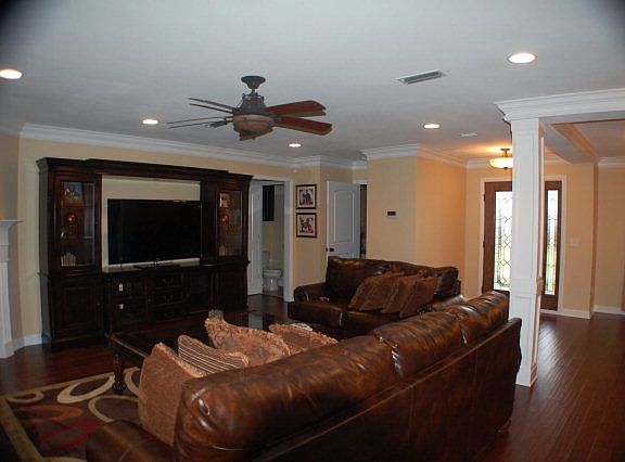 3rd image of 115 Flatrock Dr