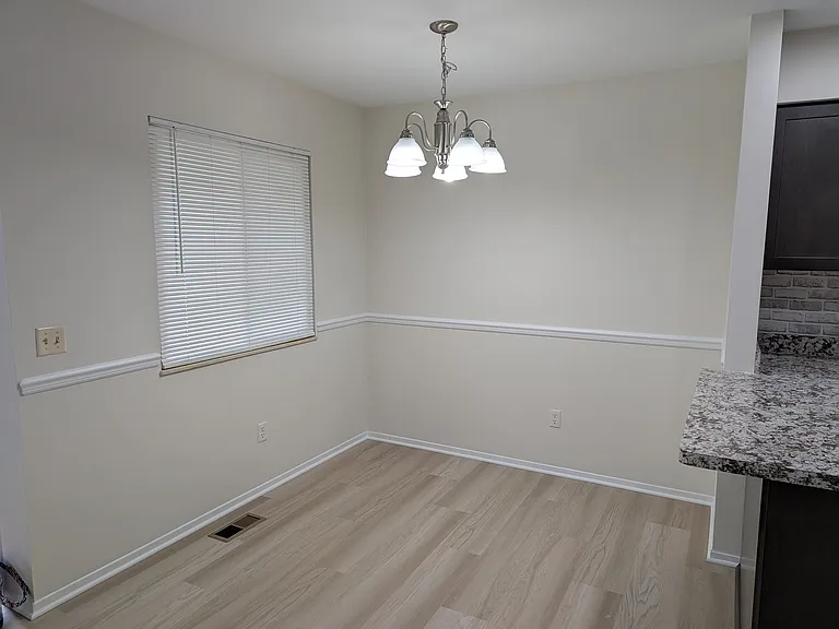 549 S Elm St — Photo 10