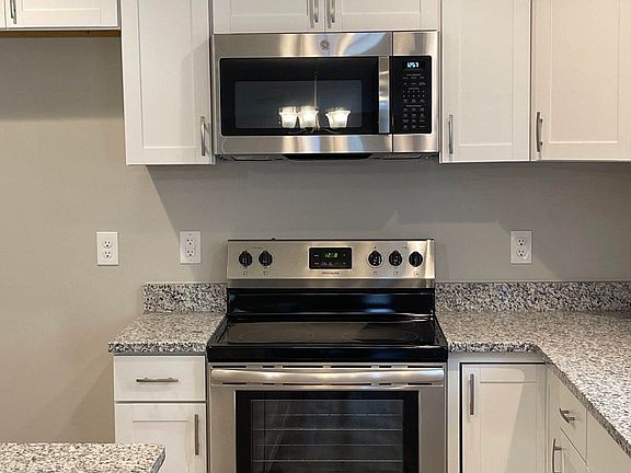 5th image of 131 Westview Blvd