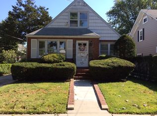 27 Concord St, Floral Park, NY 11001