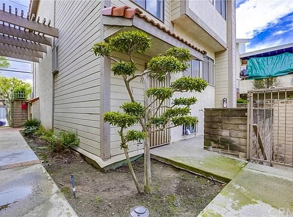 4th image of 1149 Magnolia Ave APT 11