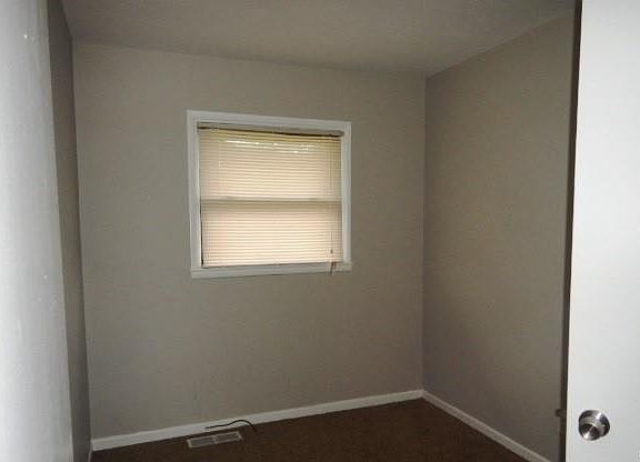 3rd image of 248 Shepley Dr