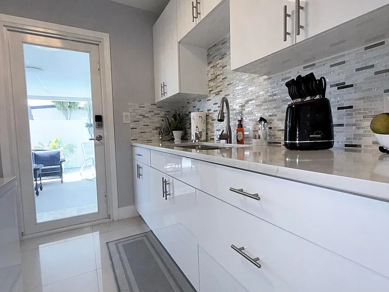 9235 SW 41st St — Photo 36