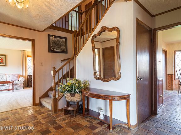2nd image of 3 Greenbriar Ln
