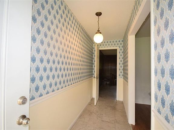 4th image of 745 Mitchell Ln