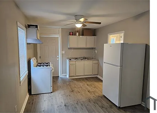 2553 Bank St #A — Photo 1