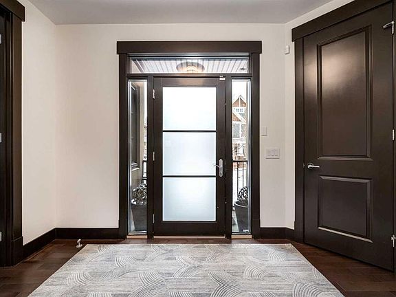 3rd image of 18 Murmansk Way SW