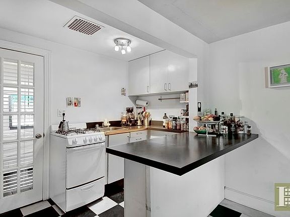 3rd image of 6 Jane St #1