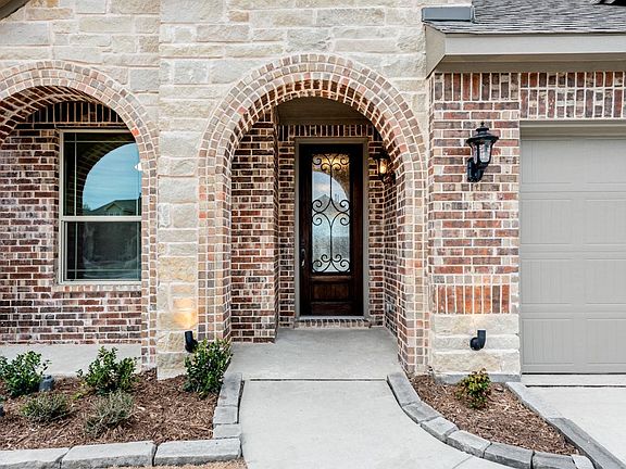 5th image of 184 Summit Ct