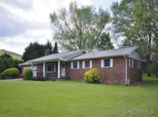 111 Merri Acres Ln, Hendersonville, NC 28739