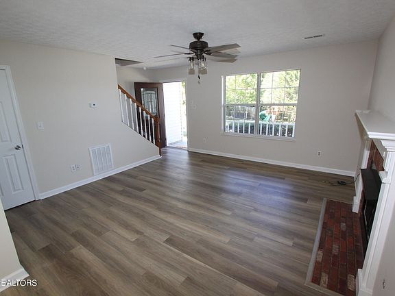 2nd image of 624 Cornerbrook Ln