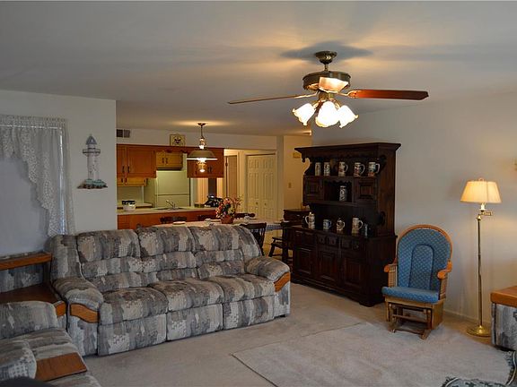 3rd image of 910A Briarwood Dr