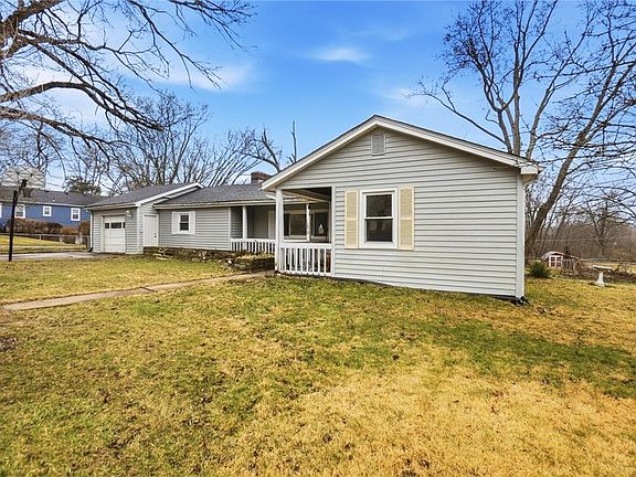 4th image of 1300 Edwards Dr